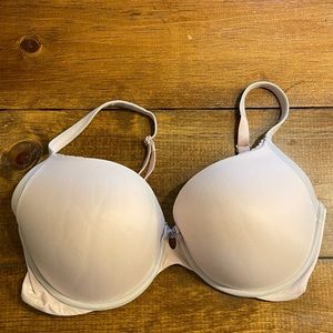 36DD Victoria’s Secret bra